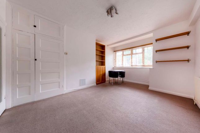 Thumbnail Flat to rent in Garden Row, Elephant And Castle, London