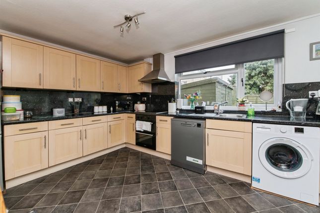 6, Hawkesdown Close, Seaton photo 4