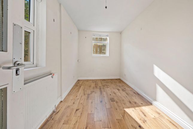 End terrace house for sale in Homerton High Street, London