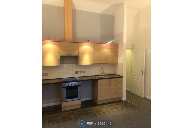 Flat, High View Furlong Parade, Stoke-On-Trent photo 3