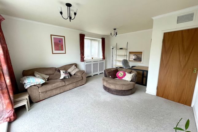 15 Lacey Court, Wilmslow photo 2