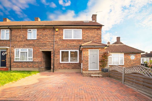 Thumbnail Terraced house for sale in Parkmead, Loughton, Essex