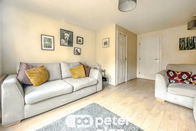 384, CARDIFF photo 4