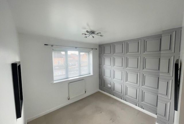 Town house to rent in Bellcross Way, Monk Bretton, Barnsley