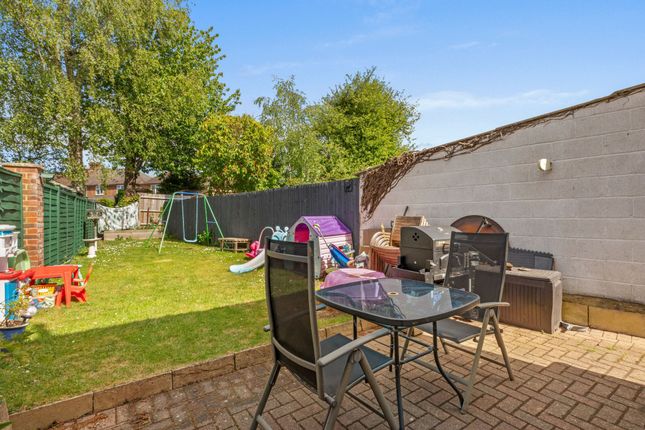 9 Carrington Crescent, Aylesbury photo 4