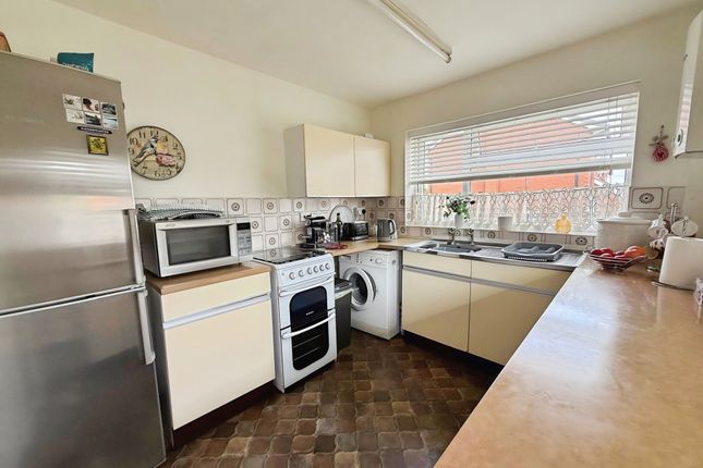 3, Plover Grove, Kidderminster photo 5