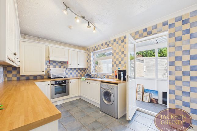 34, Lowick Court, Northampton photo 2