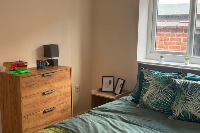 003 Royal Avenue, Room 3, Doncaster photo 2