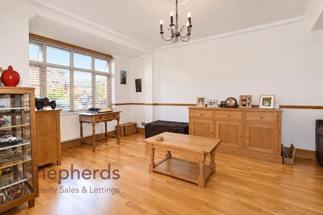 11, Clarendon Road, Cheshunt photo 3