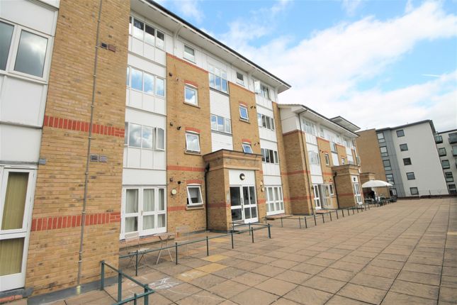 Thumbnail Flat to rent in Gainsborough Court, Homesdale Road, Bromley