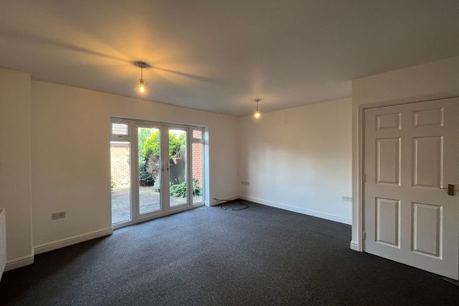 12 Waterfields, Retford photo 3