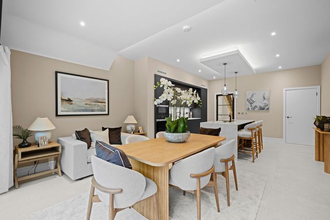 Flat House 2, Abbotswood Place, Abbotswood Road, London photo 4