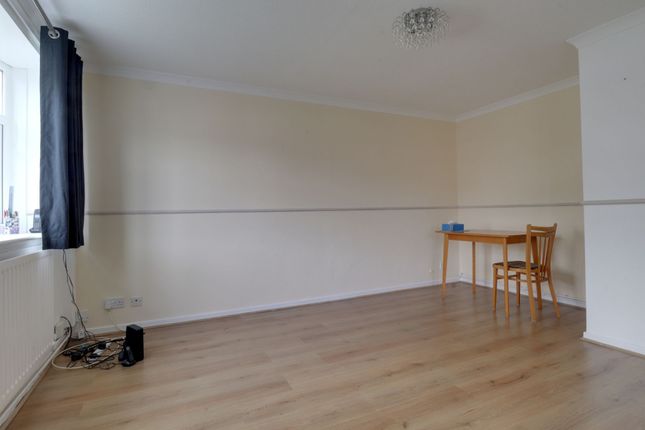 43 Woodleyes Crescent, Stafford photo 3