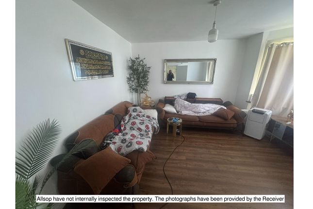 100, The Vale, London photo 2