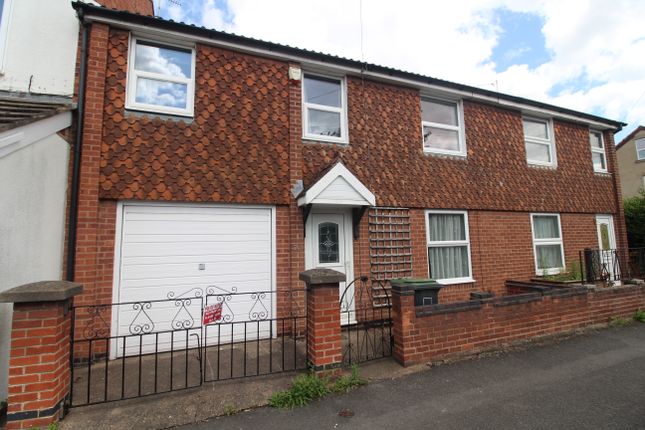 Terraced house to rent in Humber Road, Beeston, Nottingham
