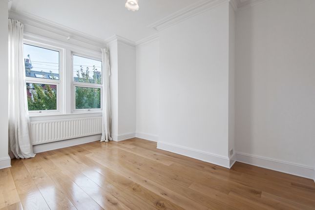 Clifton Park Avenue, London photo 5