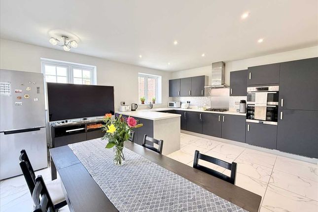 2, Murdon Crescent, Nottingham photo 4