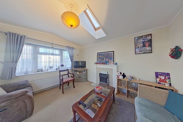 7, Grosvenor Avenue, Kings Langley photo 3