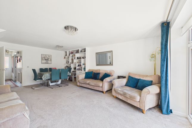 14 Moor Close, Chinnor photo 3