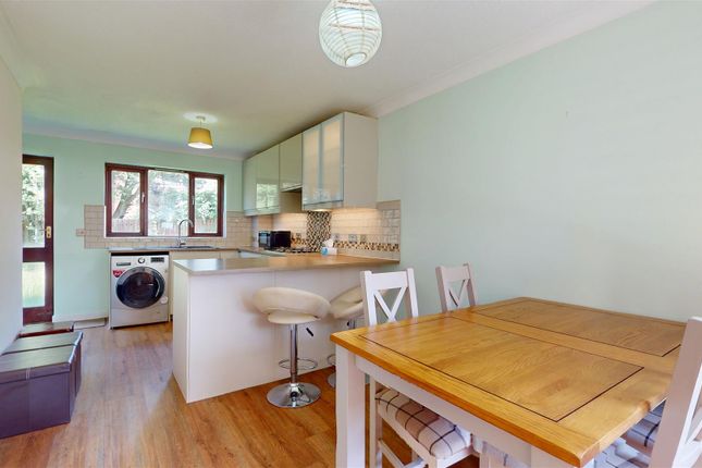 4, Rochester Court, Milton Keynes photo 3