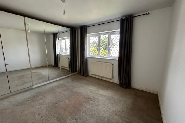 1 Clos Bryn Isaf, Llwynhendy photo 5