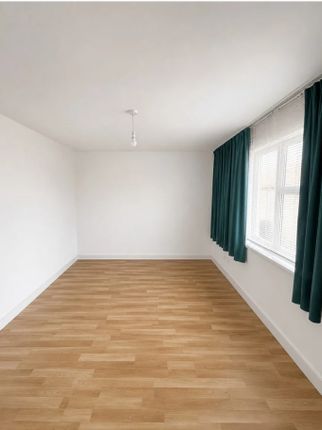 101, Middleham Road, Greater London photo 4