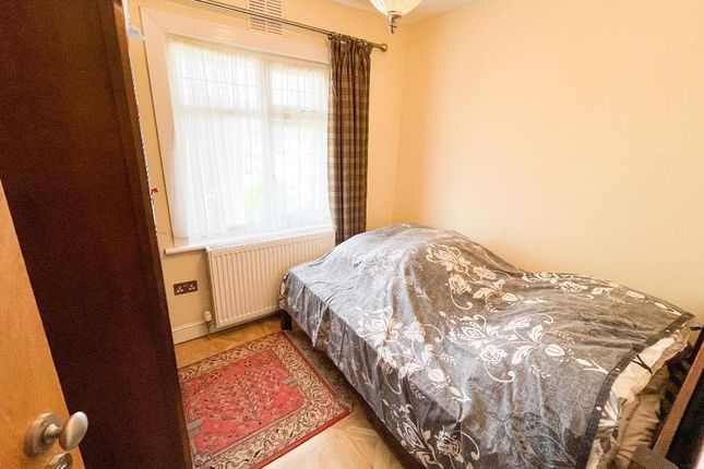 Property for sale in Greenfield Gardens, Cricklewood, London