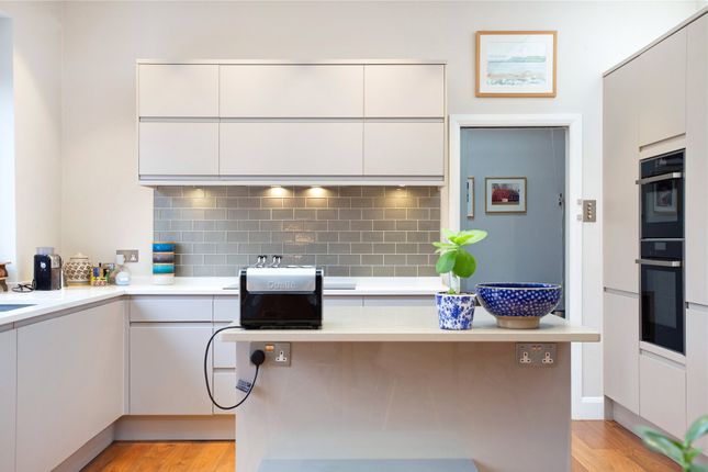 End terrace house for sale in Home Park Road, London
