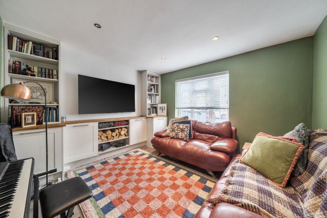 8, Sunbury Lane, Surrey photo 3