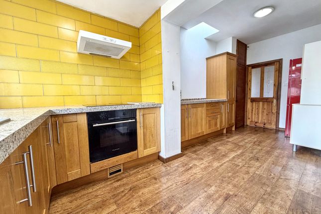 7 Duchess Crescent West, Jarrow photo 3