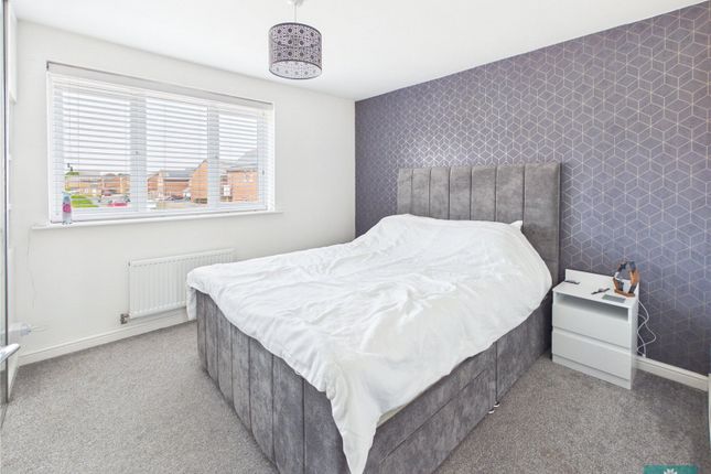 81, Constable Drive, Rochdale photo 4