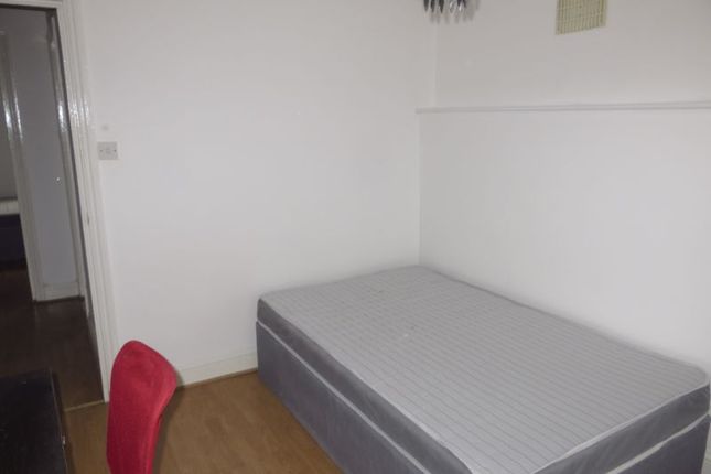 Flat 4,, 5, St Mark Street, Aldgate photo 3