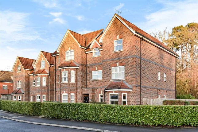 Thumbnail Flat to rent in St. Francis Close, Crowthorne