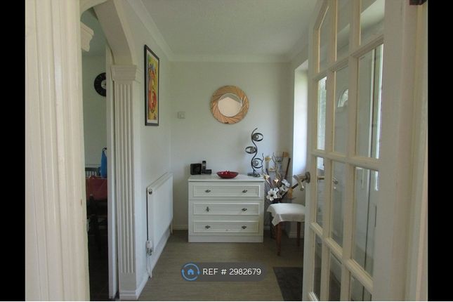 Crombie Close, Gants Hill, London photo 4
