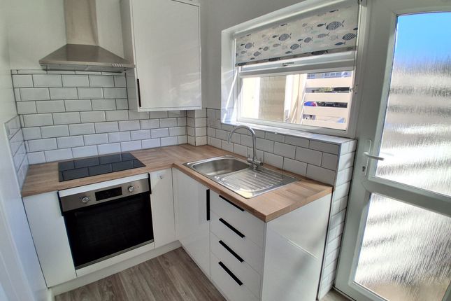 1 Newton Court, Findlay Place, Swanage photo 3