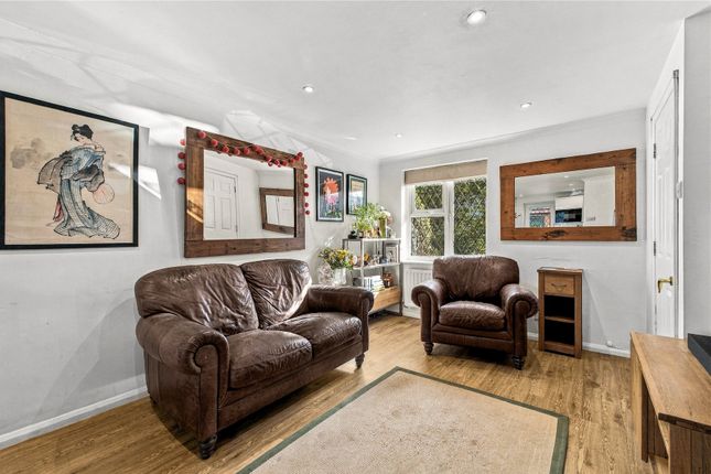 19, Viburnum Court, Surrey photo 2