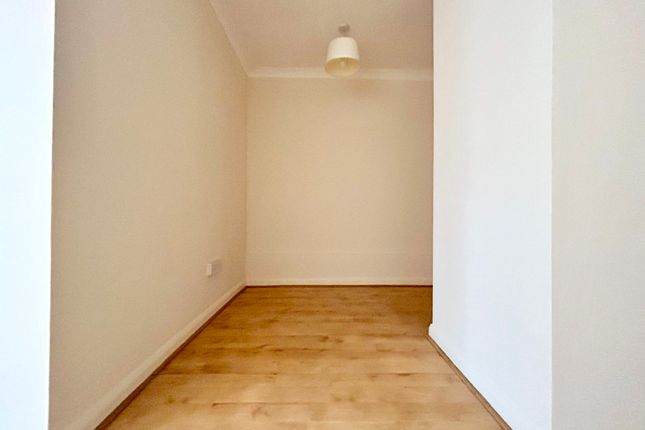 1 Oak Court, Farnham photo 5