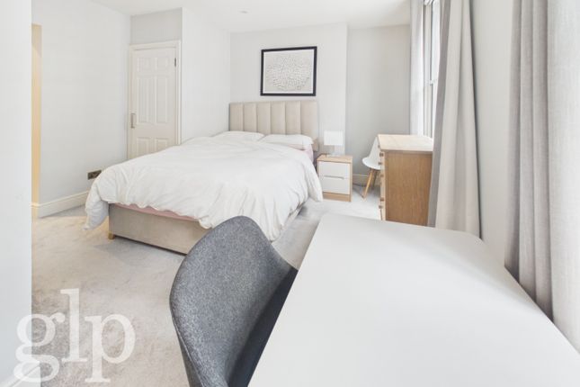 5-6 Picton Place, Greater London photo 2