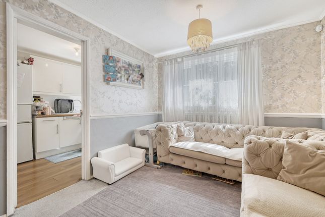 35, Menzies Avenue, Basildon photo 4