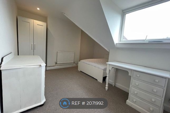 Thumbnail Room to rent in St. Saviours Terrace, Reading