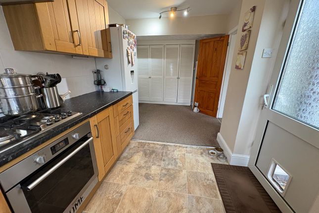 11, Cedar Avenue, LUTTERWORTH photo 3