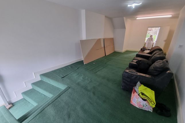 716 Manchester Road, Bradford photo 2