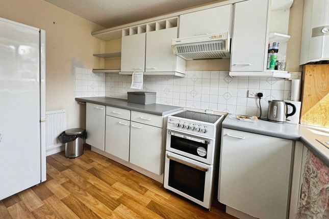 26, Swan Way, Fleet photo 2