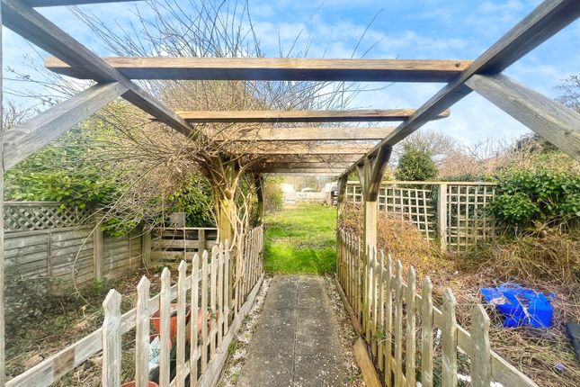 59, Cambridge Road, Isle of Wight photo 2