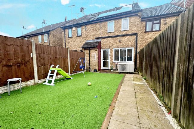 Thumbnail Town house for sale in Chiltern Gardens, Waller Ave, Luton