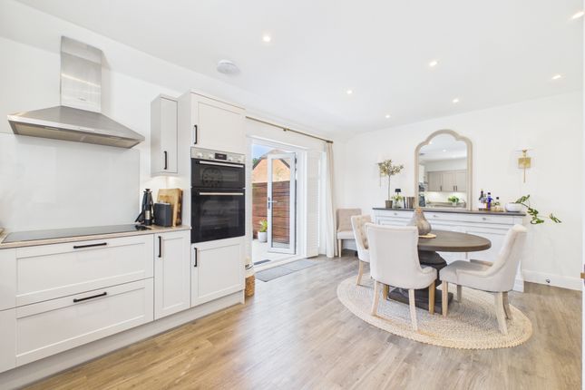 2, Oriel Road, Horsham photo 3