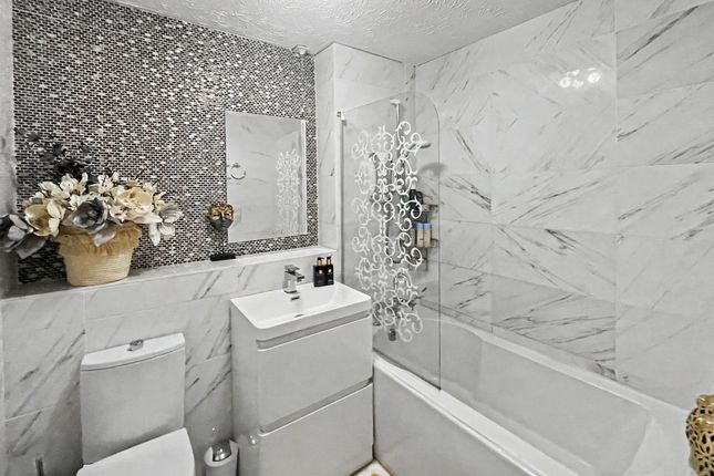 32, Gandon Vale, High Wycombe photo 2