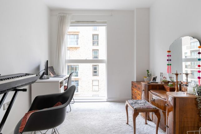 Flat for sale in Whittle Road, London