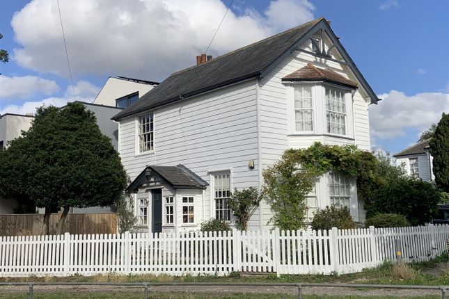 3-bed house on South View, Till Avenue, Dartford, £725,000