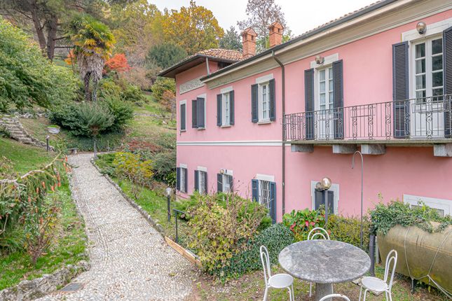 Thumbnail Villa for sale in Lombardia, Como, Albese Con Cassano
